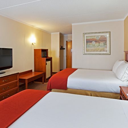 Holiday Inn Express & Suites Greensboro - I-40 Atwendover By Ihg Zewnętrze zdjęcie