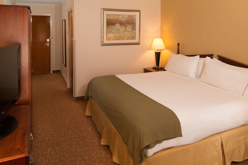 Holiday Inn Express & Suites Greensboro - I-40 Atwendover By Ihg Zewnętrze zdjęcie