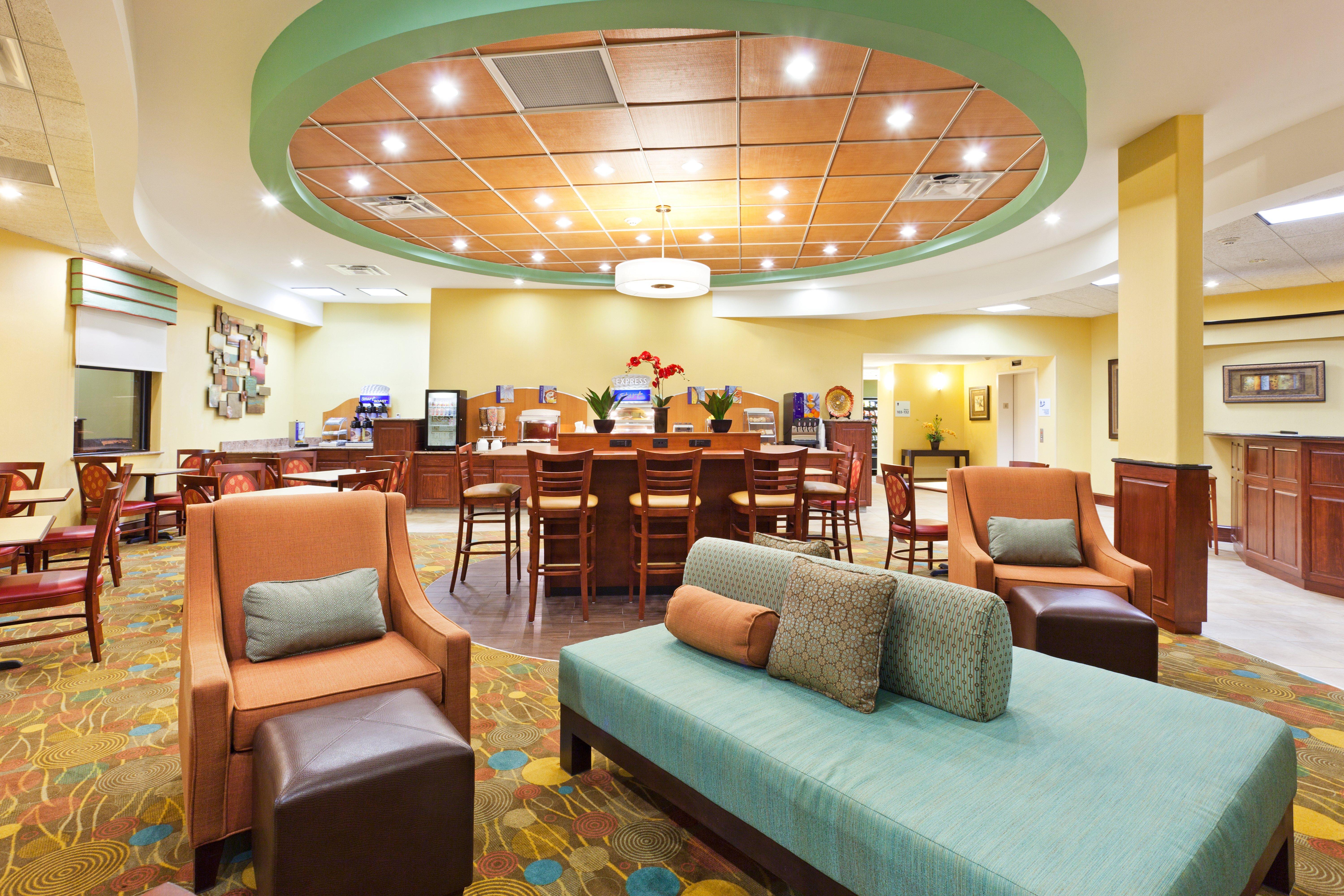 Holiday Inn Express & Suites Greensboro - I-40 Atwendover By Ihg Zewnętrze zdjęcie