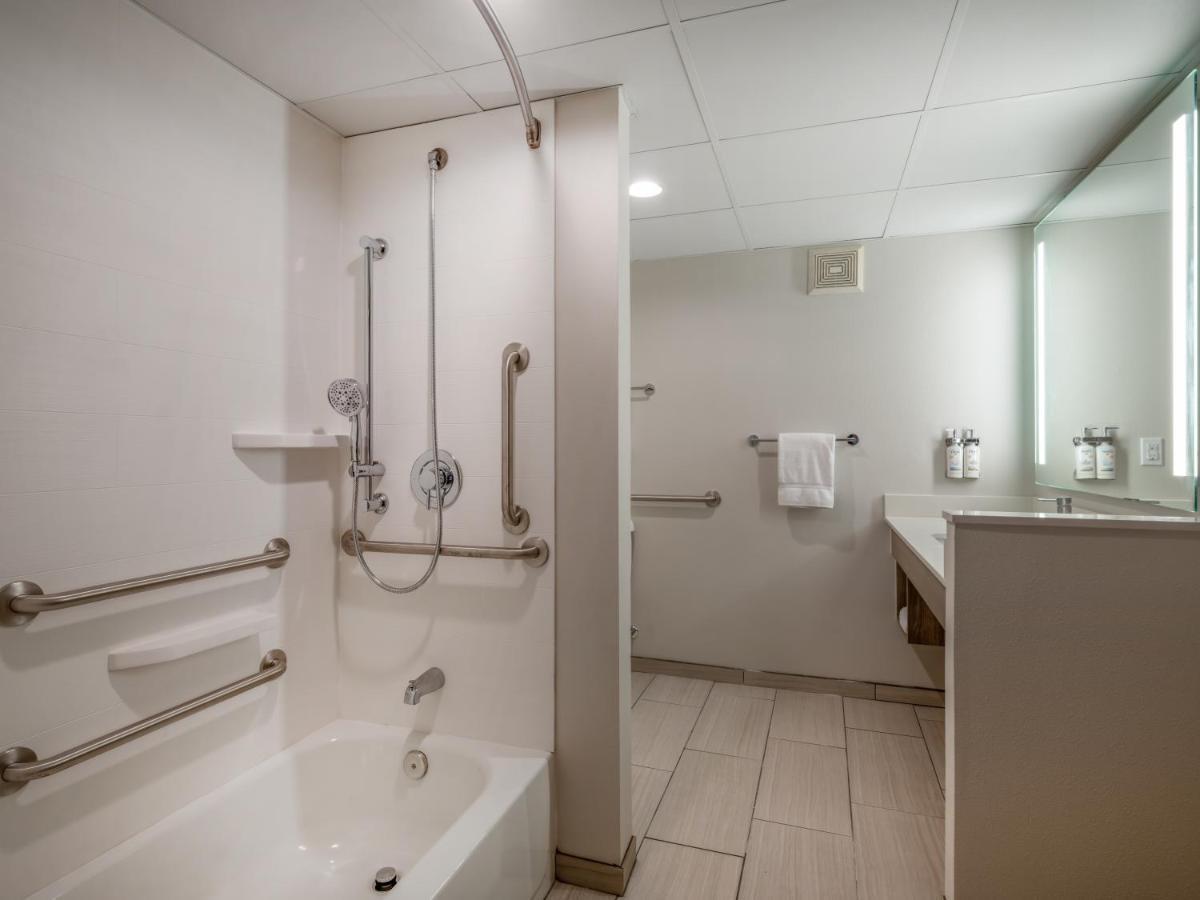 Holiday Inn Express & Suites Greensboro - I-40 Atwendover By Ihg Zewnętrze zdjęcie