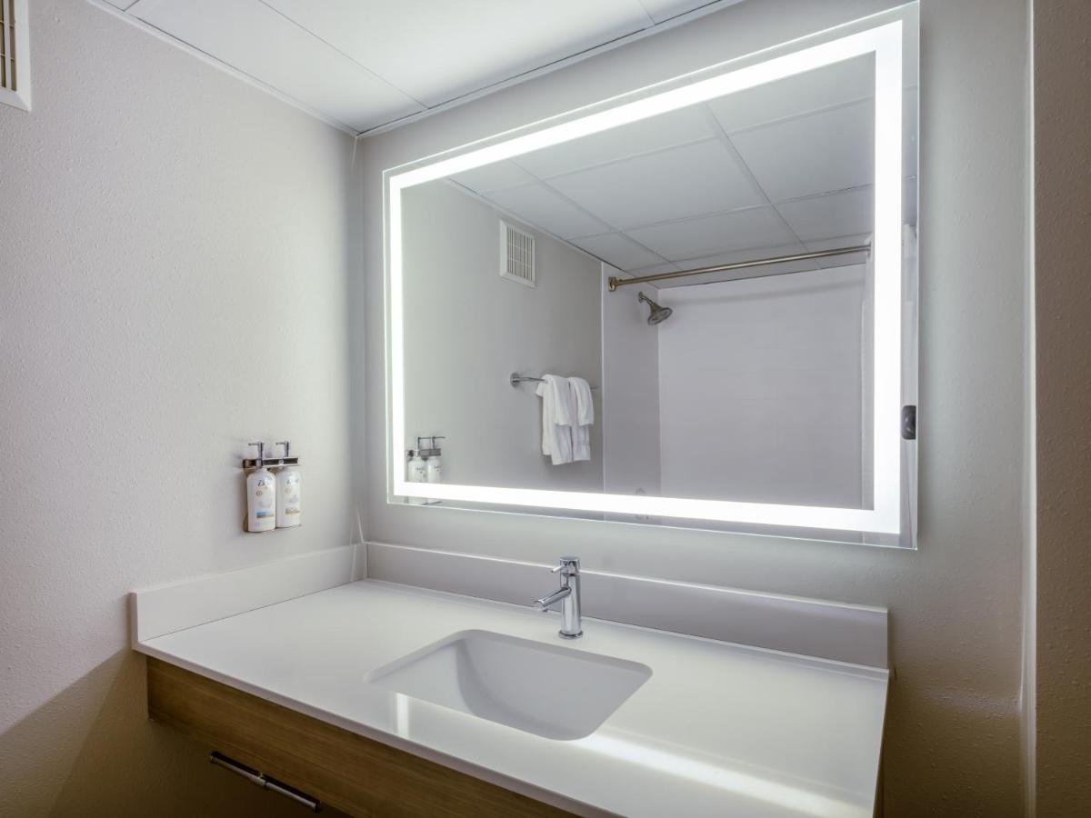 Holiday Inn Express & Suites Greensboro - I-40 Atwendover By Ihg Zewnętrze zdjęcie