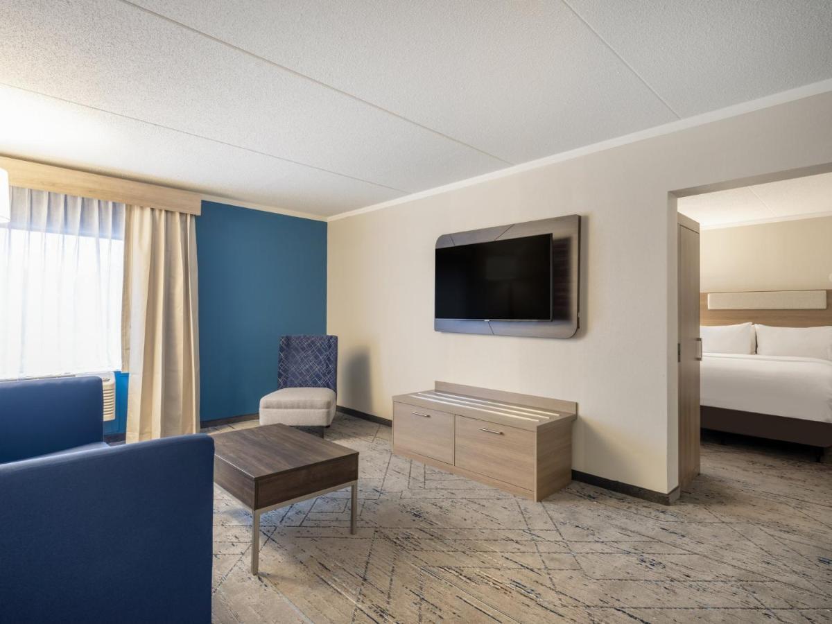 Holiday Inn Express & Suites Greensboro - I-40 Atwendover By Ihg Zewnętrze zdjęcie