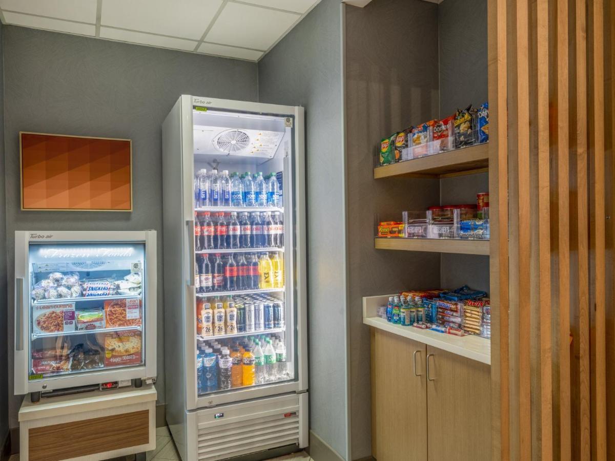 Holiday Inn Express & Suites Greensboro - I-40 Atwendover By Ihg Zewnętrze zdjęcie