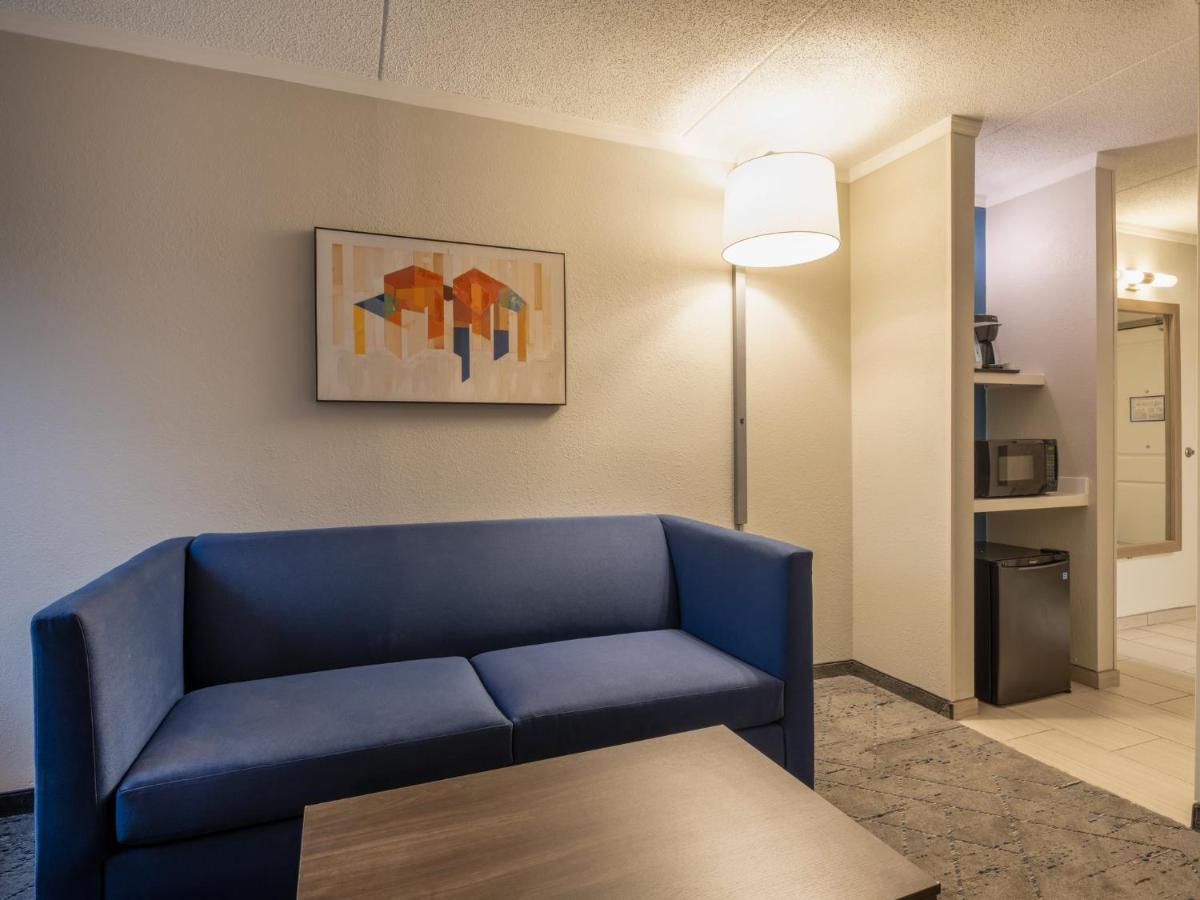 Holiday Inn Express & Suites Greensboro - I-40 Atwendover By Ihg Zewnętrze zdjęcie