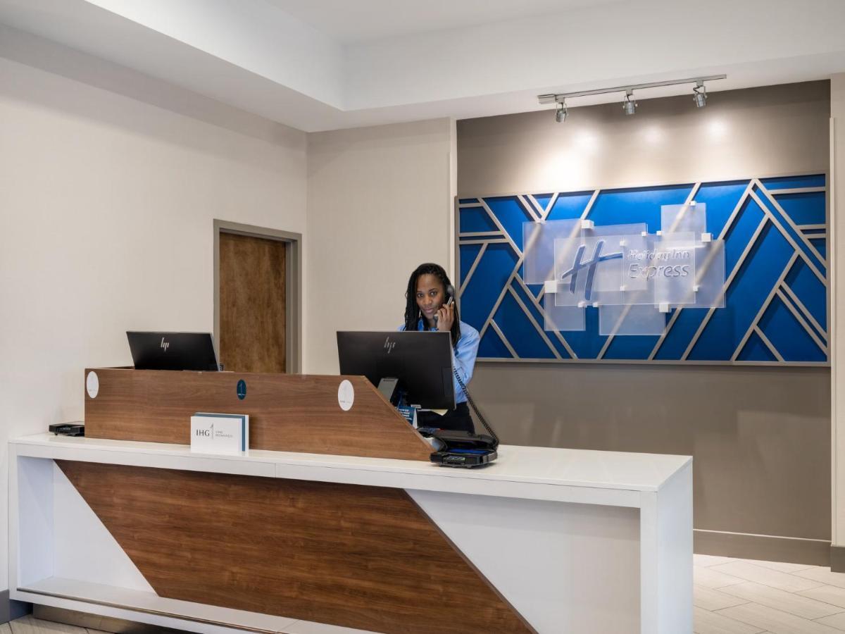 Holiday Inn Express & Suites Greensboro - I-40 Atwendover By Ihg Zewnętrze zdjęcie