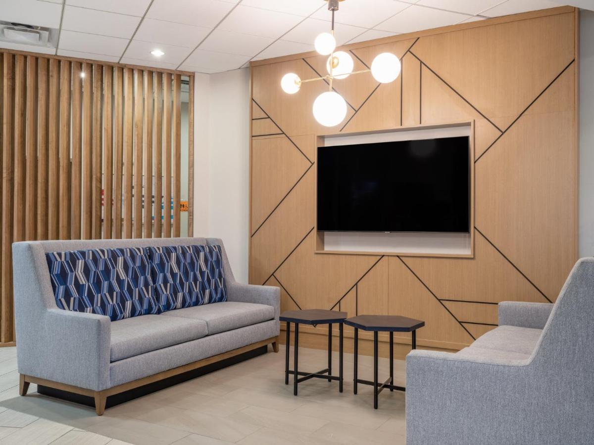 Holiday Inn Express & Suites Greensboro - I-40 Atwendover By Ihg Zewnętrze zdjęcie