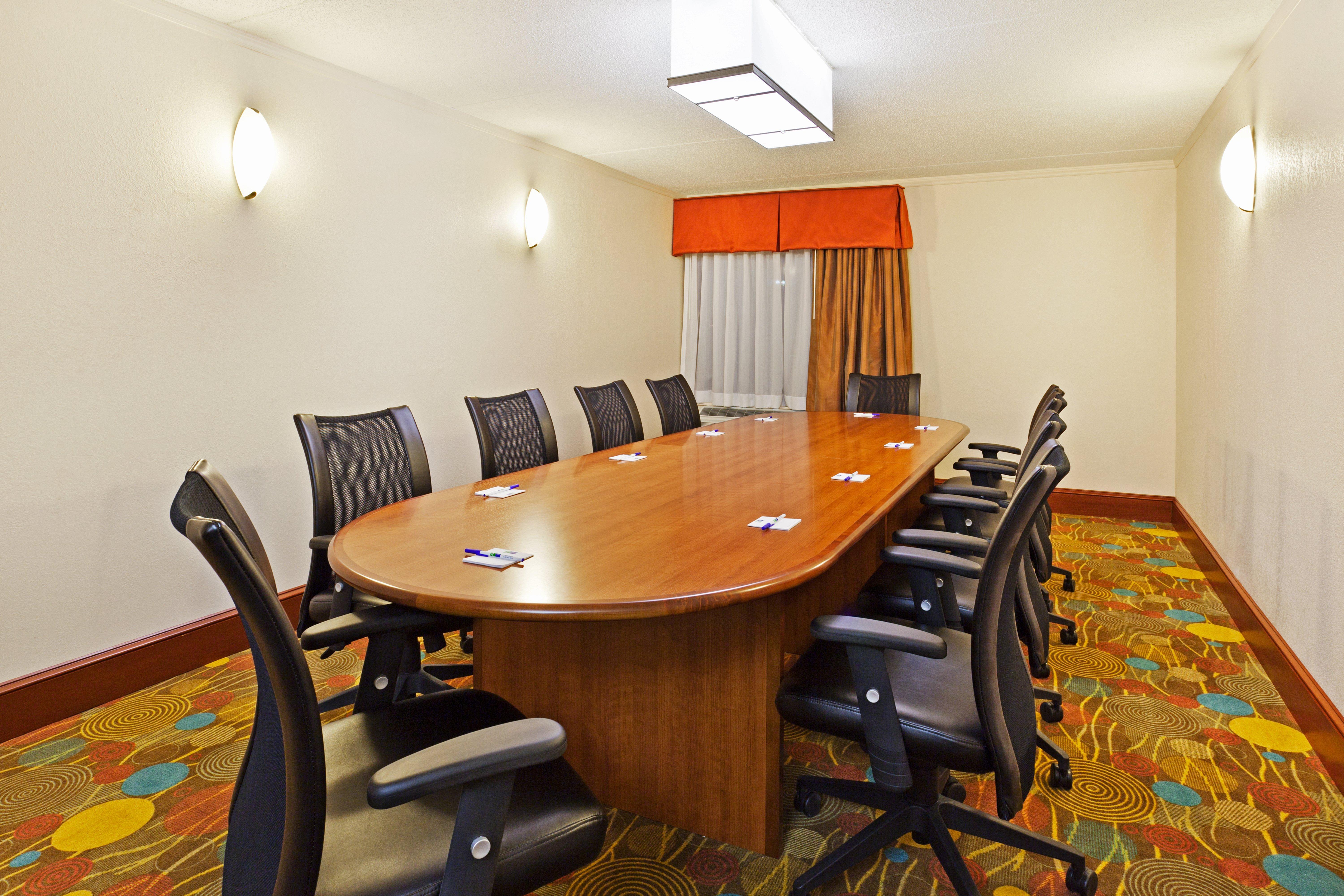 Holiday Inn Express & Suites Greensboro - I-40 Atwendover By Ihg Zewnętrze zdjęcie