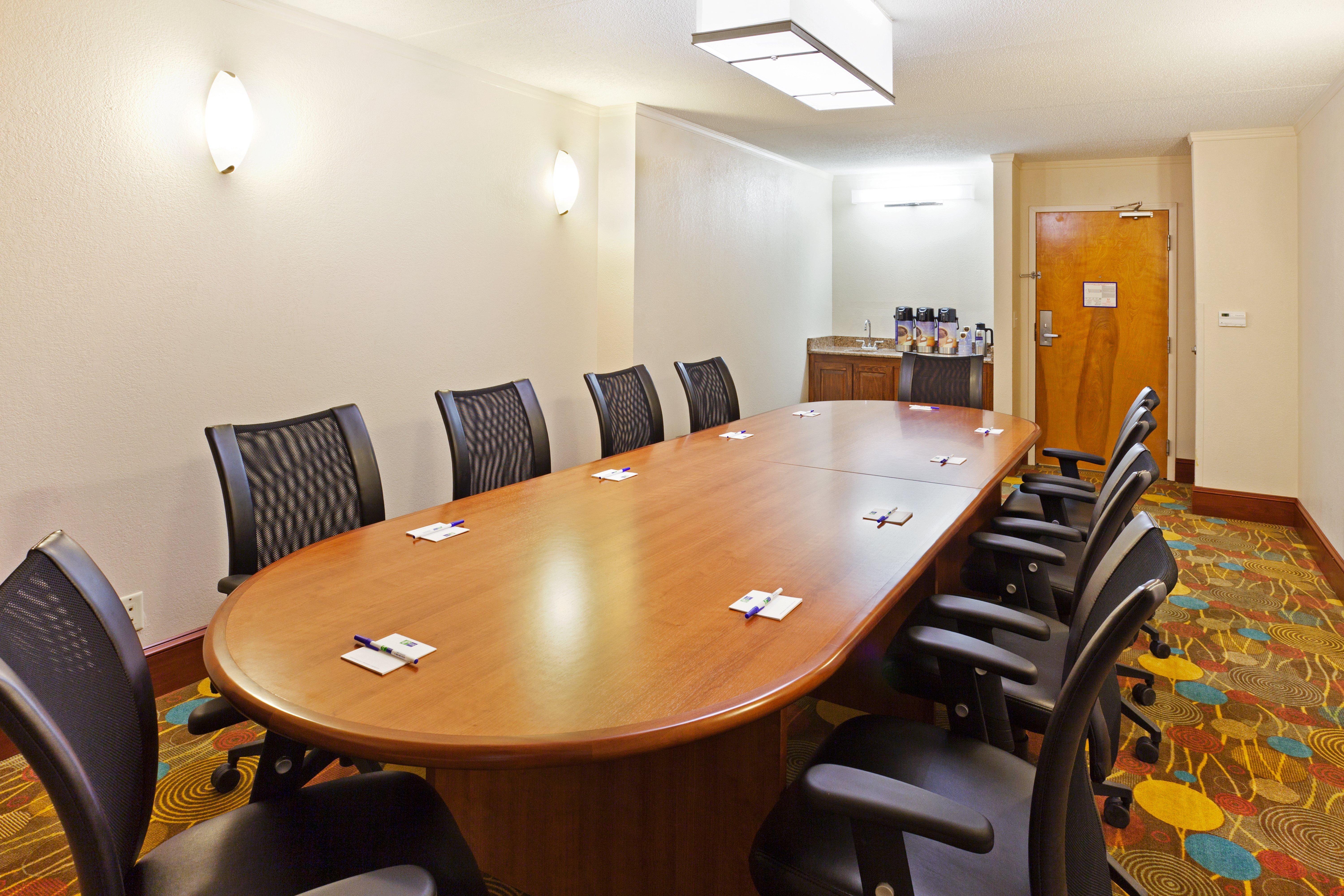 Holiday Inn Express & Suites Greensboro - I-40 Atwendover By Ihg Zewnętrze zdjęcie