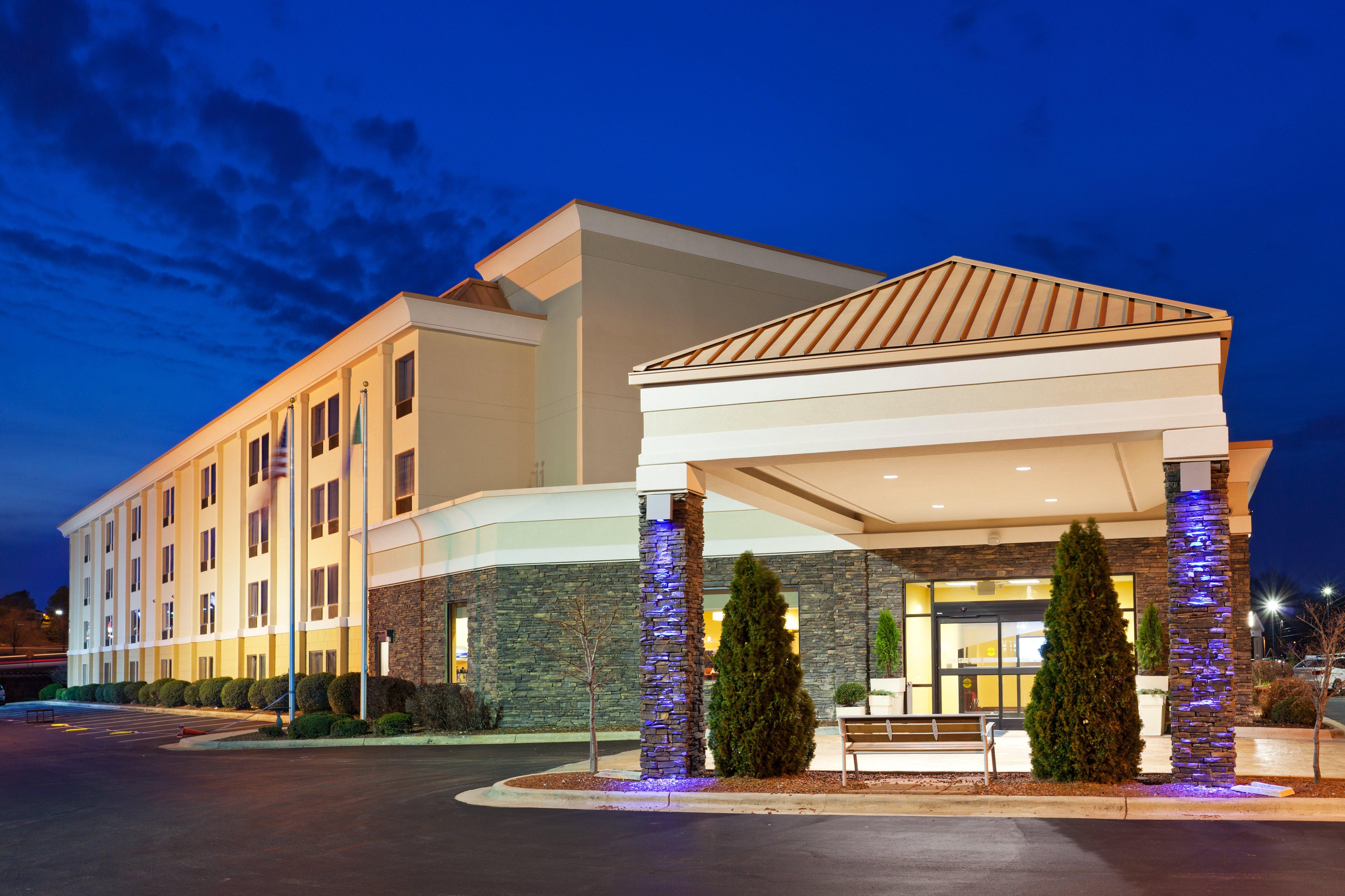 Holiday Inn Express & Suites Greensboro - I-40 Atwendover By Ihg Zewnętrze zdjęcie