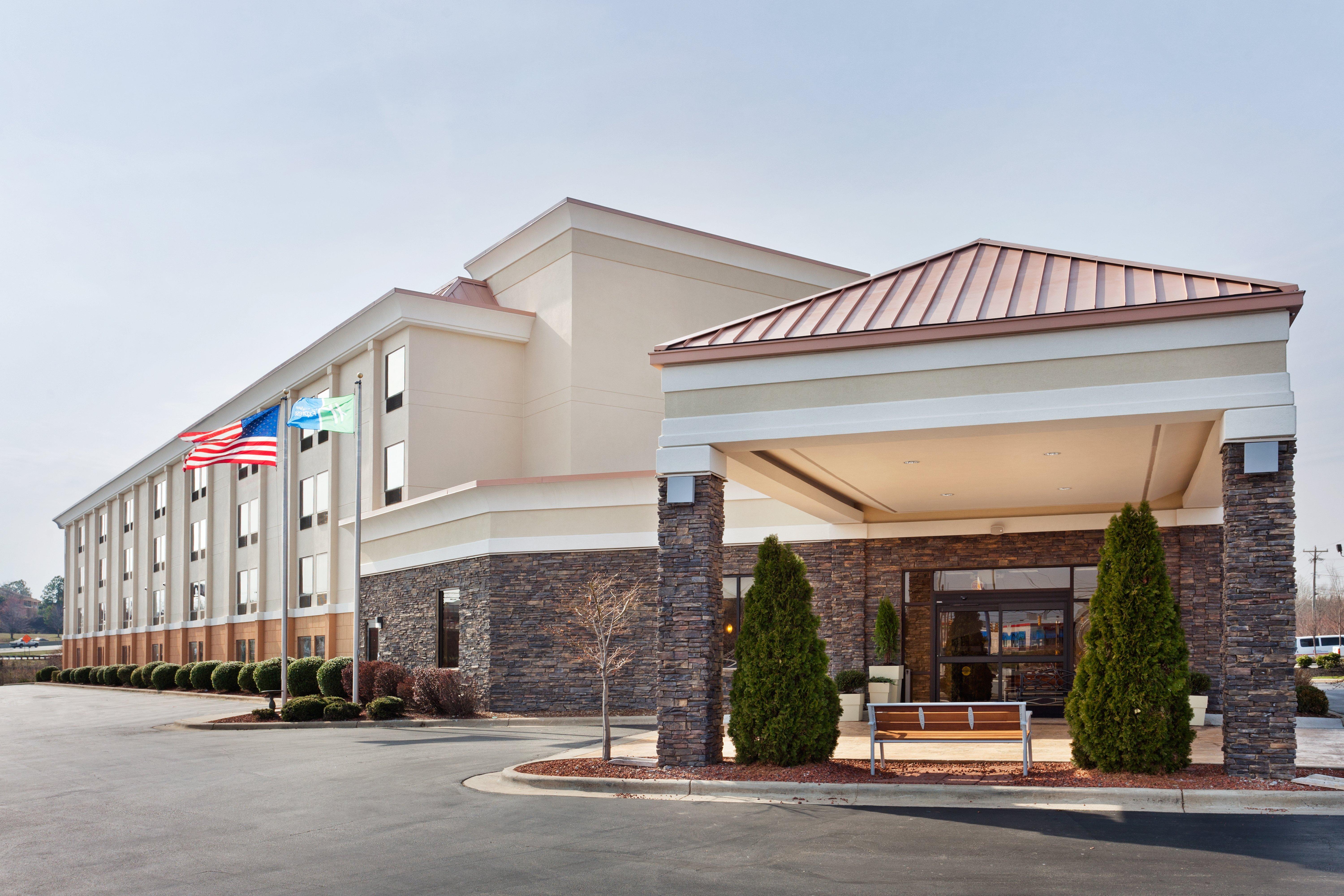 Holiday Inn Express & Suites Greensboro - I-40 Atwendover By Ihg Zewnętrze zdjęcie