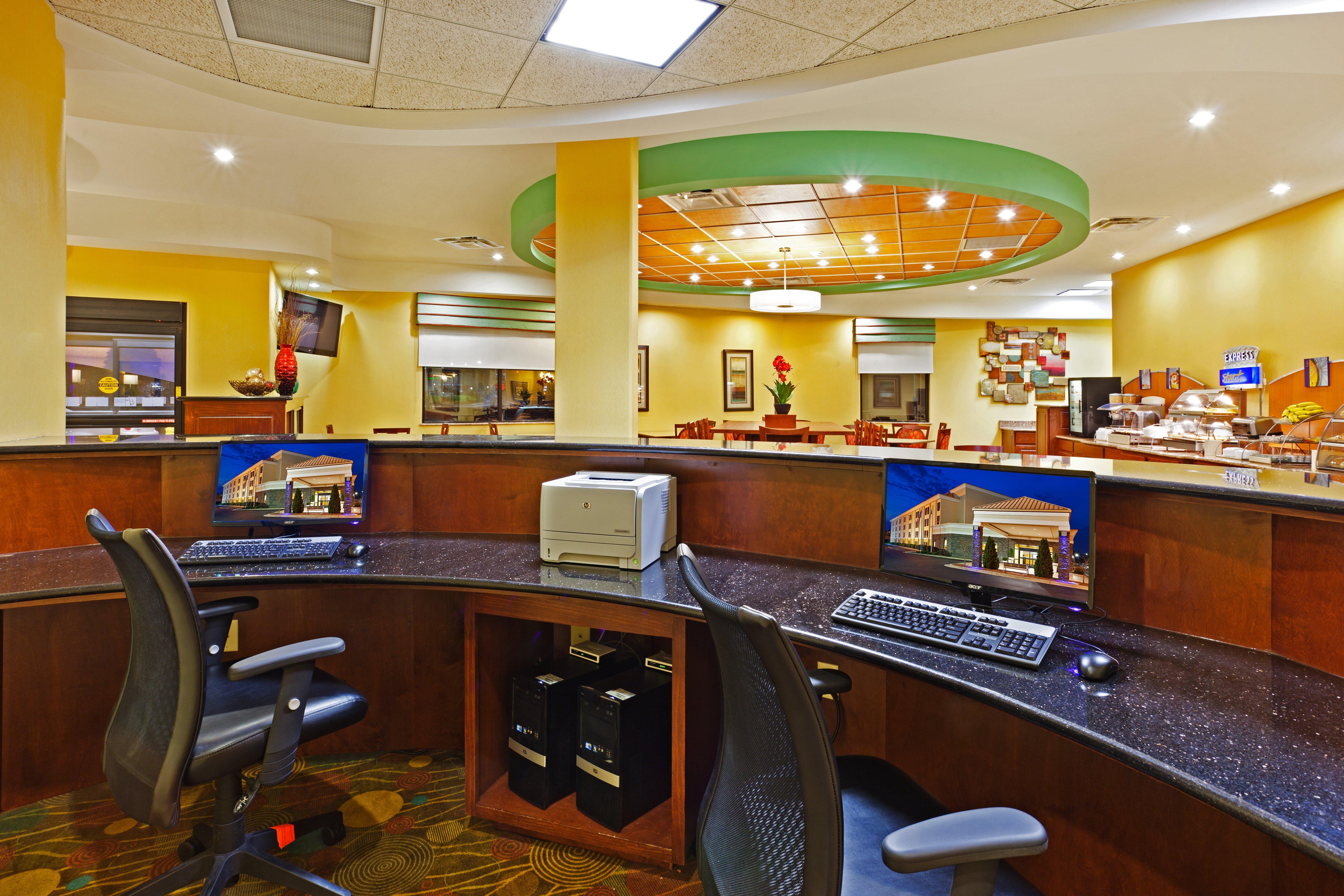 Holiday Inn Express & Suites Greensboro - I-40 Atwendover By Ihg Zewnętrze zdjęcie